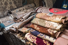 Стоит один раз прикоснуться к шелковому персидскому ковру, чтобы почувствовать непревзойденное качество и даже характер!